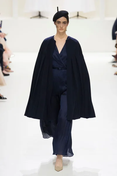 Look 18